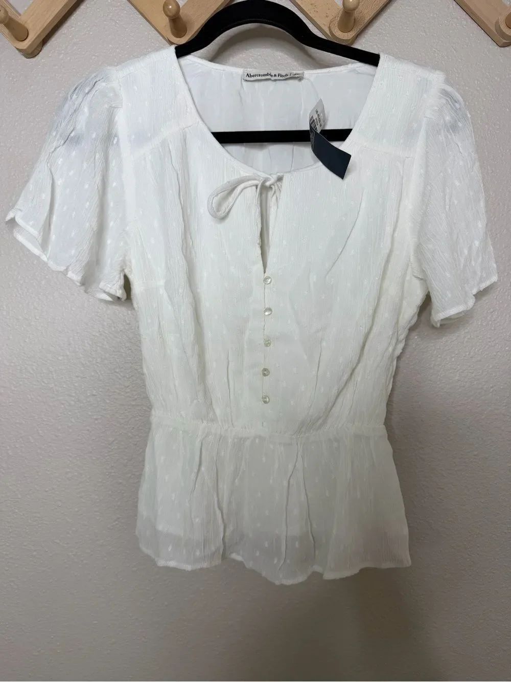 Abercrombie and Fitch White Textured Tie Front Blouse NWT Sz S